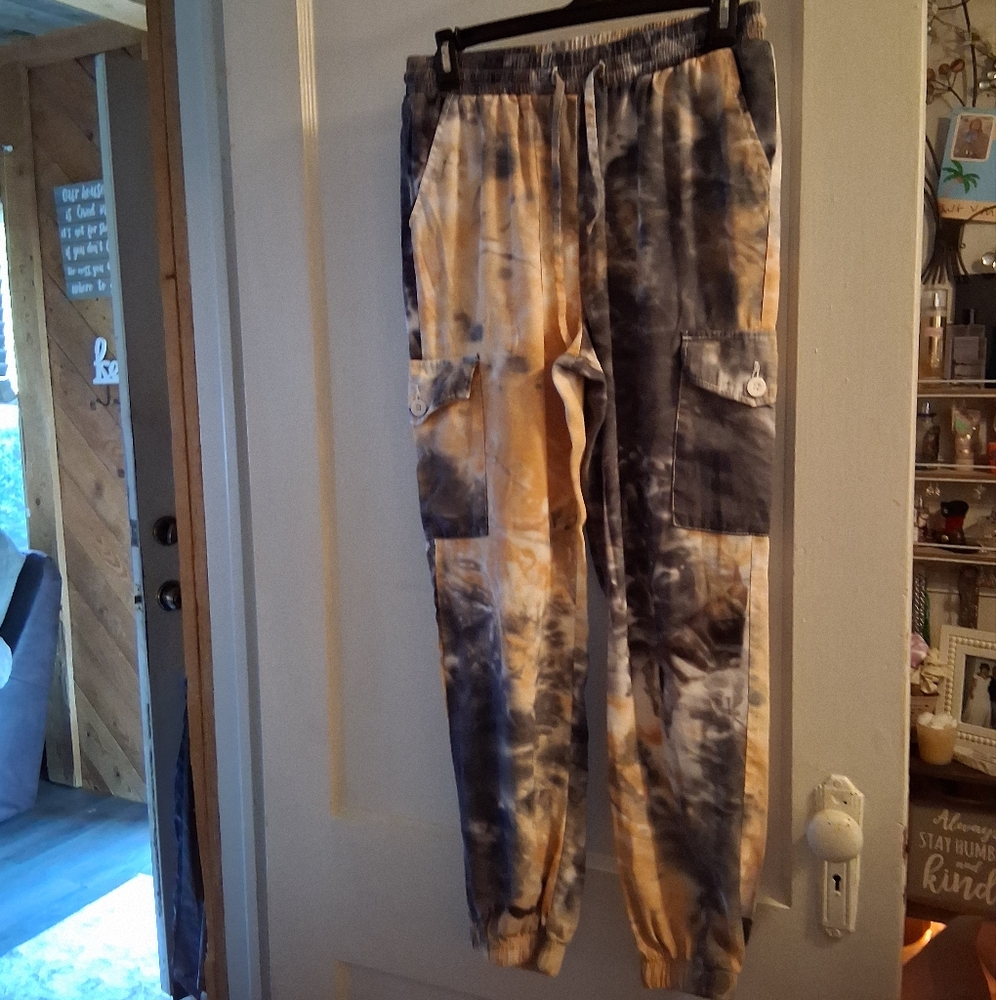 Like an Angel Tie-Dye Joggers - Black and Cream